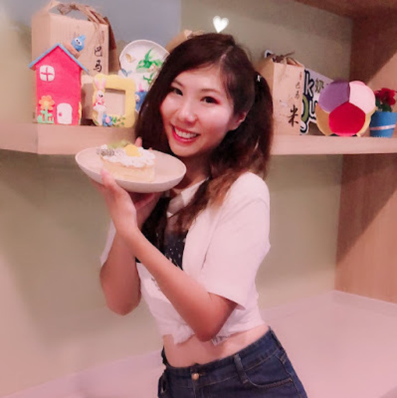 Profile Picture of Ning Zhang (@ning_z) on Poshmark