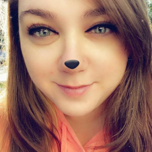 Profile Picture of Lydia Uselmann (@avynai) on Poshmark