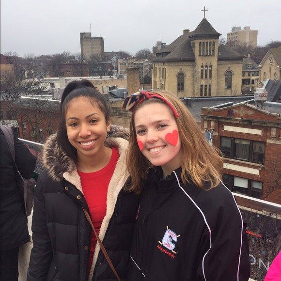 Profile Picture of Izzy Parenteau (@izzyparenteau) on Poshmark