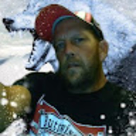 Profile Picture of Thomas Huey (@tomhuey52) on Poshmark