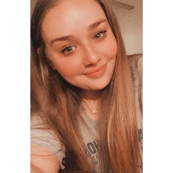 Profile Picture of Hannah Bannister (@hjb1997) on Poshmark