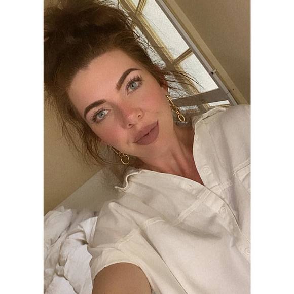 Profile Picture of Dee Hobbs (@deehobbs_95) on Poshmark