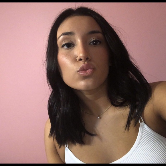 Profile Picture of Carly Reno (@carlyreno) on Poshmark