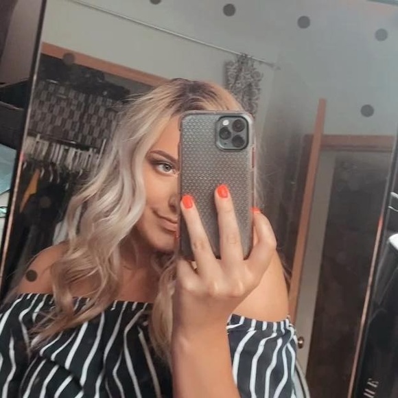 Profile Picture of Amy Madden (@amyy_christinee) on Poshmark