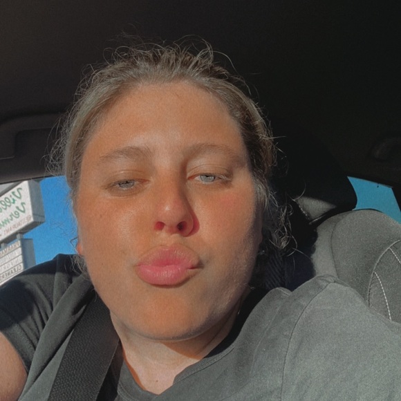 Profile Picture of Sadie Schwartzman (@chicotheman55) on Poshmark