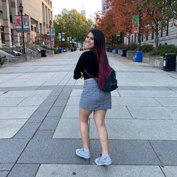 Profile Picture of Alexandra Arcaya (@alexandrarcaya) on Poshmark