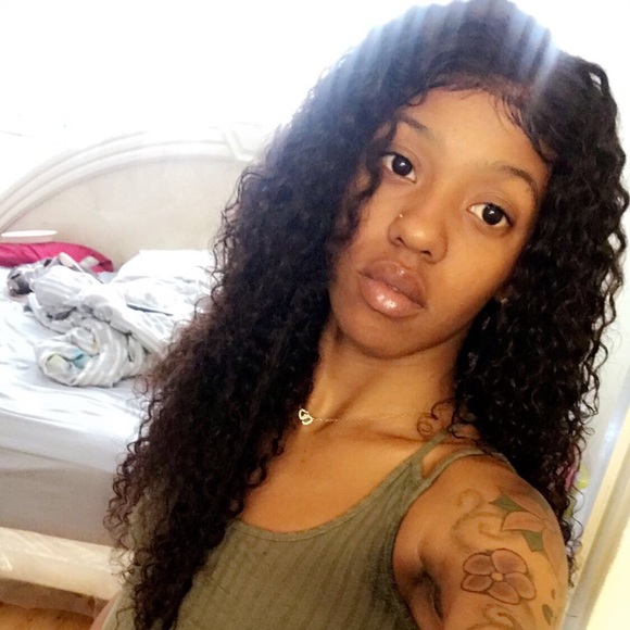 Profile Picture of Beudbeuddly Duperval (@dveuddly) on Poshmark