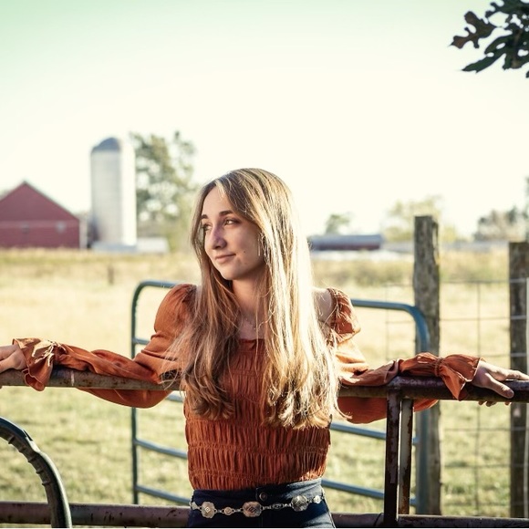 Kate Bowers - Poshmark Profile Picture of Kate Bowers (@kateb23310) on Poshmark