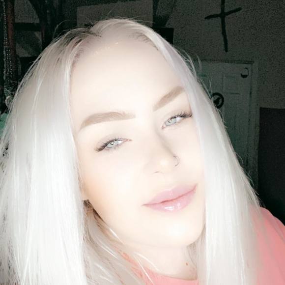 Profile Picture of Madi Manicki (@prettymadigirl) on Poshmark