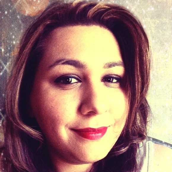 Profile Picture of Holly Ephrem (@psychicsheena) on Poshmark