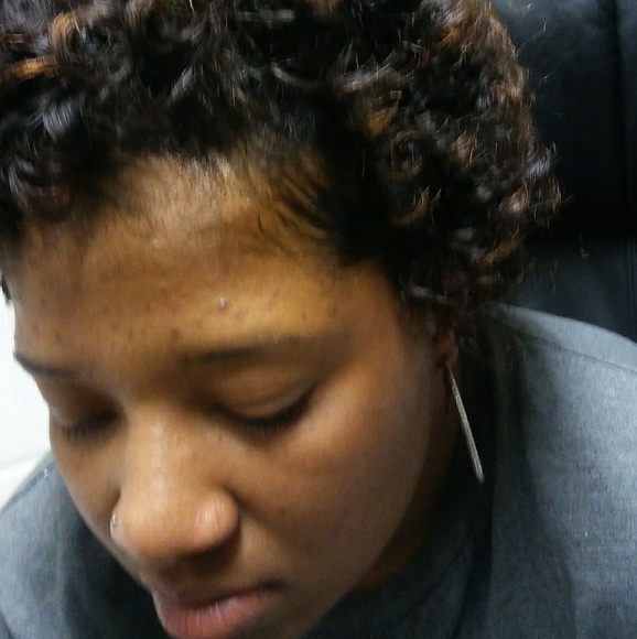 Profile Picture of Tiffanie Holland (@tholland83) on Poshmark