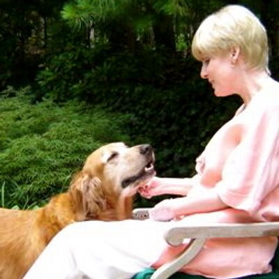 Profile Picture of Carroll Willoughby (@@willow4goldens) on Twitter
