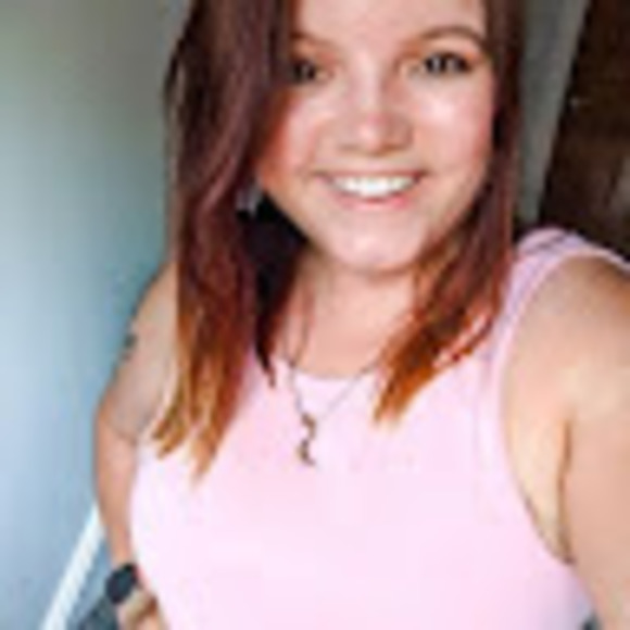 Profile Picture of Macy Hannahs (@macyhannahs) on Poshmark