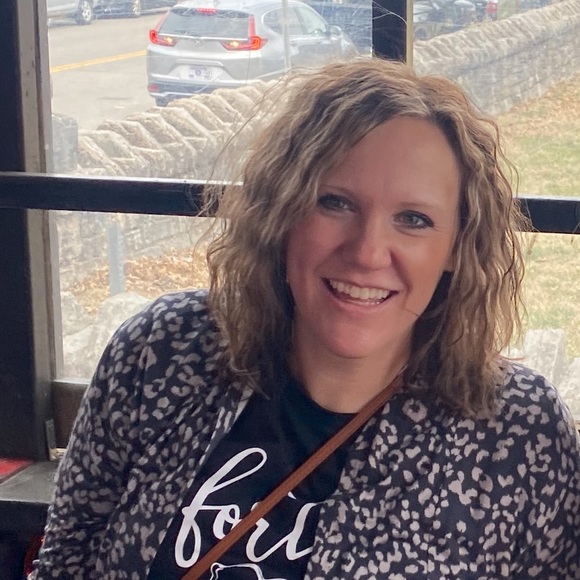 Profile Picture of Jolee Grimsled (@jrswardrobe) on Poshmark