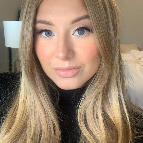 Profile Picture of Christina Digiacomo (@c_digiacomo) on Poshmark