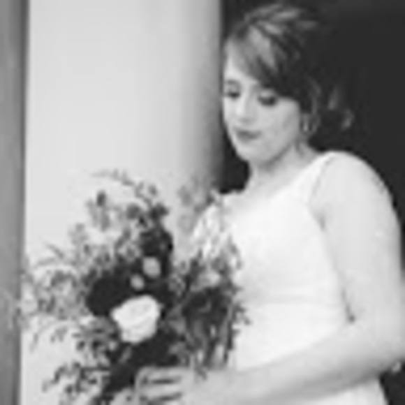 Profile Picture of Lara Cummings (@lcc0308) on Poshmark