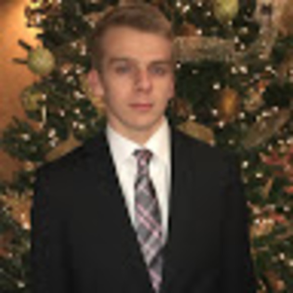 Profile Picture of Mitchell Compton (@mitchellcompton) on Poshmark