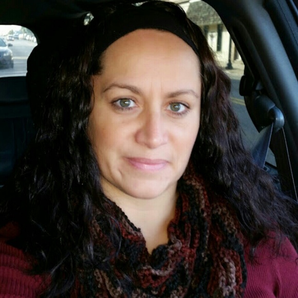 Profile Picture of Julie Casuccio (@juliecasuccio6) on Poshmark