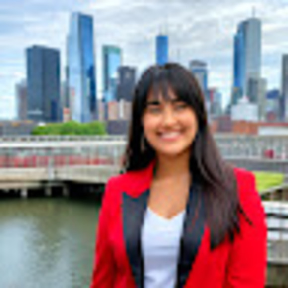 Profile Picture of Khatijah Amir hakim (@khatijahr) on Poshmark