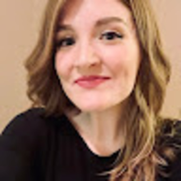 Profile Picture of Deanna Shmukler (@dashmukler) on Poshmark