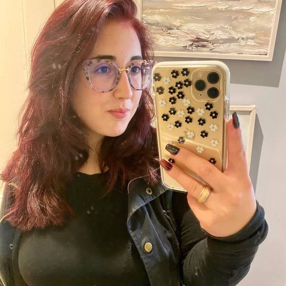 Profile Picture of Mara Pereira (@pereiramsp99) on Poshmark