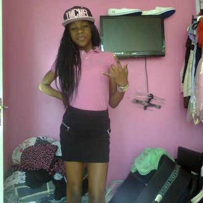 Profile Picture of Roxanne Slitz (@SheaSlitz) on Twitter