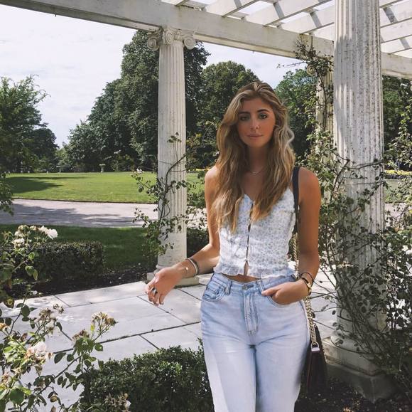 Profile Picture of Alexandra Stutman (@alexandrastu560) on Poshmark