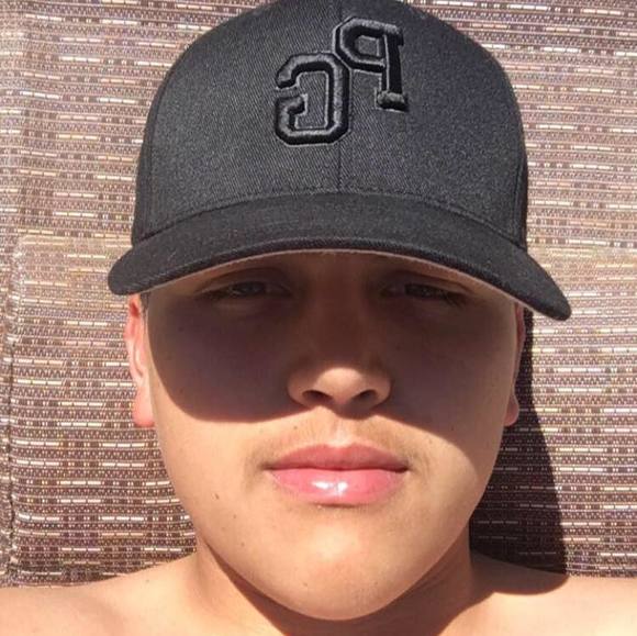 Profile Picture of Carlos Serratos (@claoding) on Poshmark