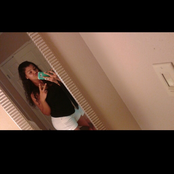 Profile Picture of Noni Hilley (@noni_hilley1) on Poshmark