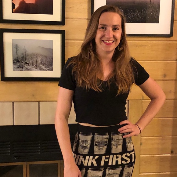 Profile Picture of Melanie Shaffer (@neumista) on Poshmark