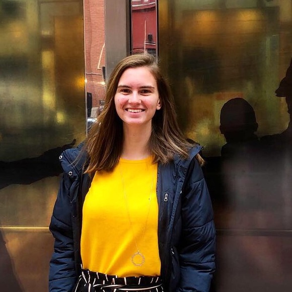 Profile Picture of Madeline Steinfort (@madjsteinfort) on Poshmark