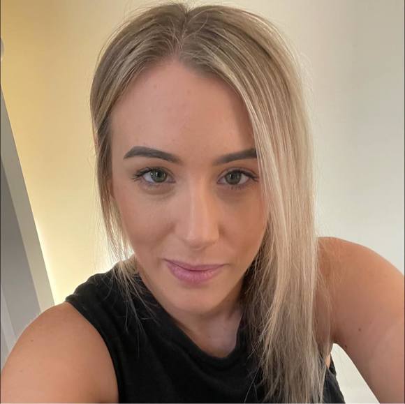 Profile Picture of Brooke Lombardozzi (@blombardozzi) on Poshmark