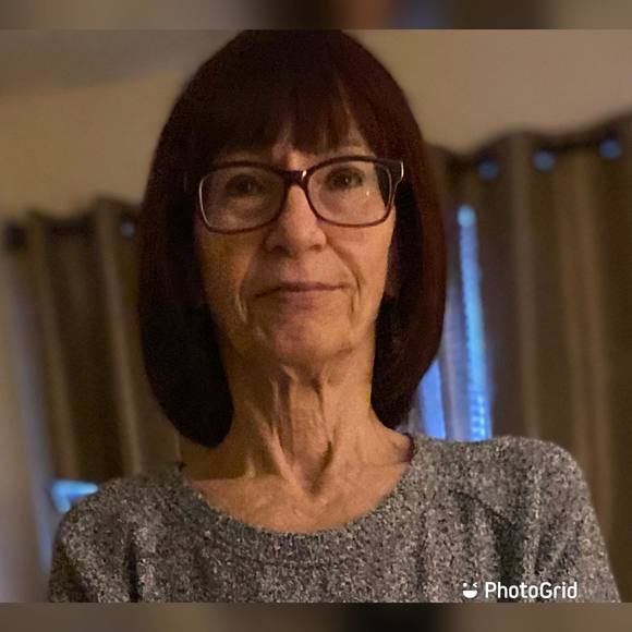 Profile Picture of Paula Briggs (@paulmgns) on Poshmark