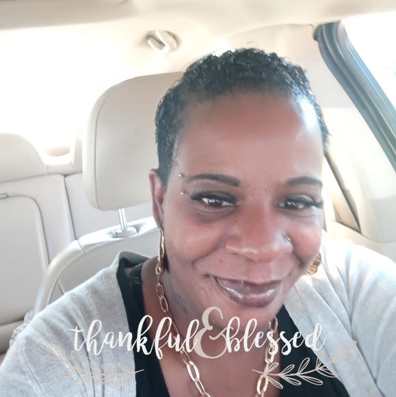 Profile Picture of Valerie Bruno (@valeriebruno410) on Poshmark