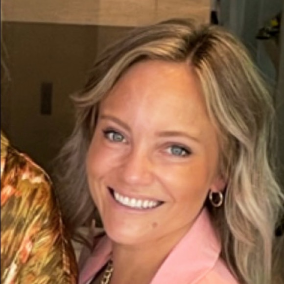 Profile Picture of Ashley Bowmar (@aabowmar) on Poshmark