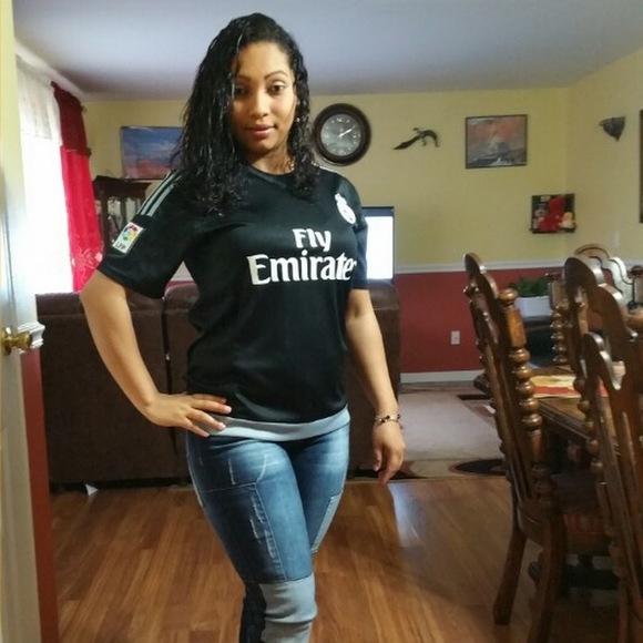 Profile Picture of Jensy Arauz (@jensyarauz) on Poshmark