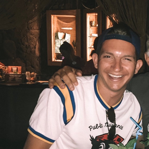 Profile Picture of Alexander Hofmann (@ahofmann12) on Poshmark