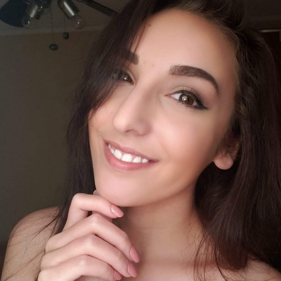 Profile Picture of Ally Lecount (@allylecount) on Poshmark