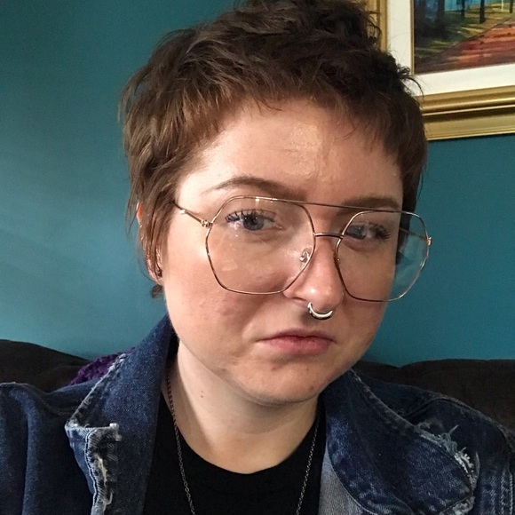 Profile Picture of Alice Morell (@proudrowan) on Poshmark