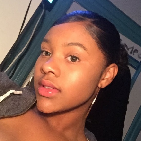 Profile Picture of Shamarys Mickle (@shamybandz) on Poshmark