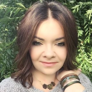 Profile Picture of Holly Hanley- Color by Amber (@hhanley_cba) on Instagram