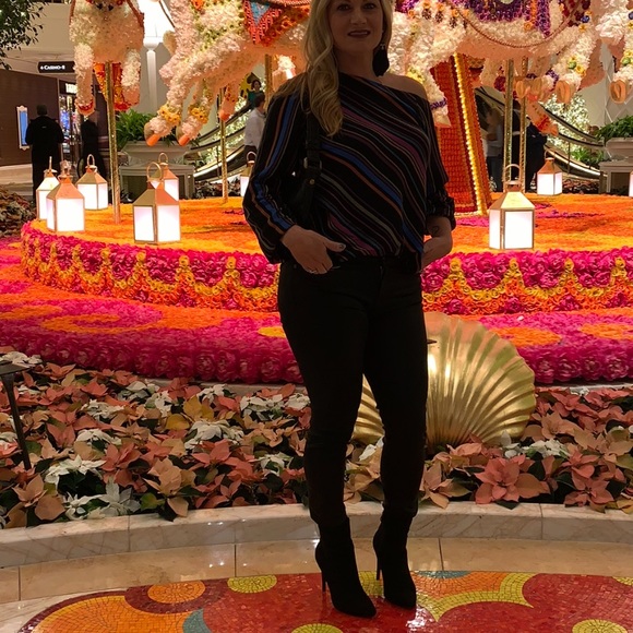 Profile Picture of Julie Panichella (@juliepanichella) on Poshmark