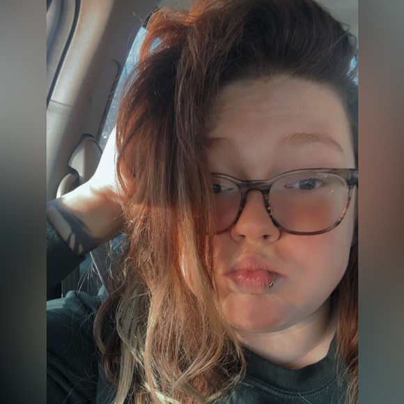 Profile Picture of Amber Chase (@halloweenqueeny) on Poshmark