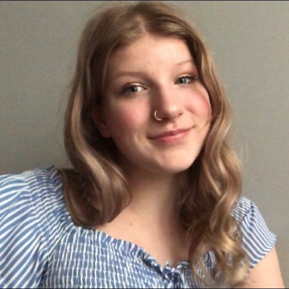 Profile Picture of Carley Allerston (@carleyallerston) on Poshmark