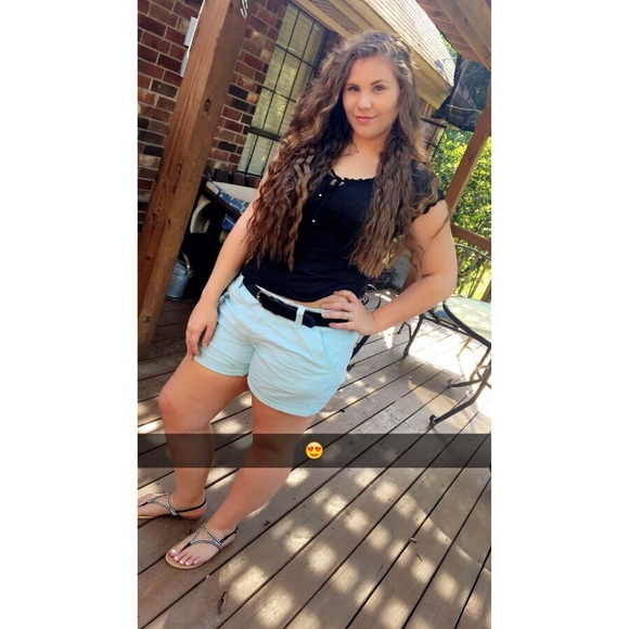 Profile Picture of Alyssa Abrams (@aabrams29) on Poshmark