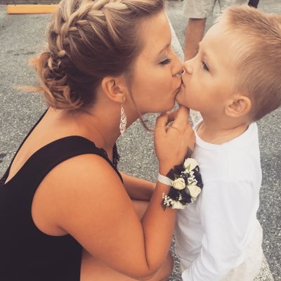 Profile Picture of Mandi Fletcher (@MandiFletcher1) on Twitter