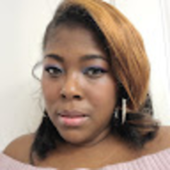 Profile Picture of Shauntae Holmes (@shauntae_holmes) on Poshmark