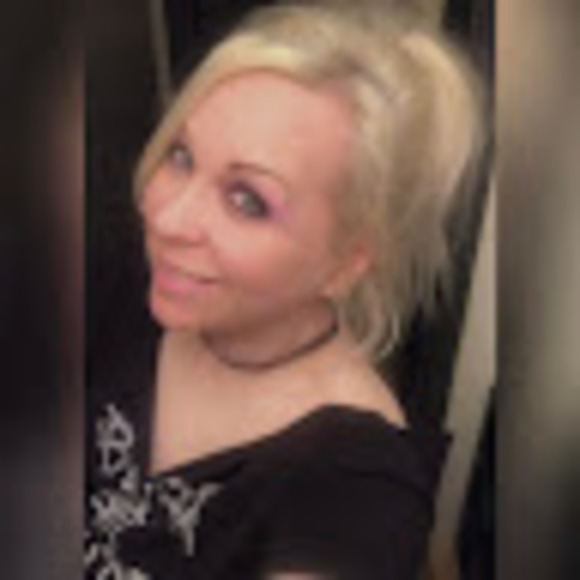 Shawna Fagan - Poshmark Profile Picture of Shawna Fagan (@annabelsfagan) on Poshmark