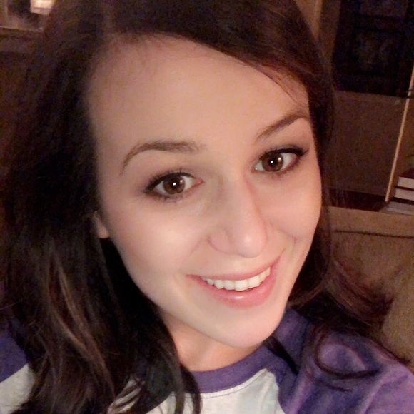 Profile Picture of Allison Andrews (@allie0093) on Poshmark
