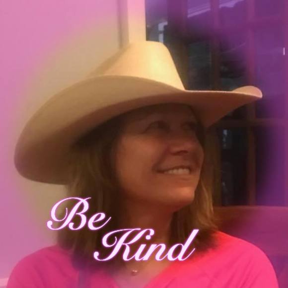 Profile Picture of Laurie Pitcher (@lpitcher56) on Poshmark